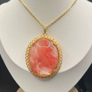 Pink quartz stone pendant necklace